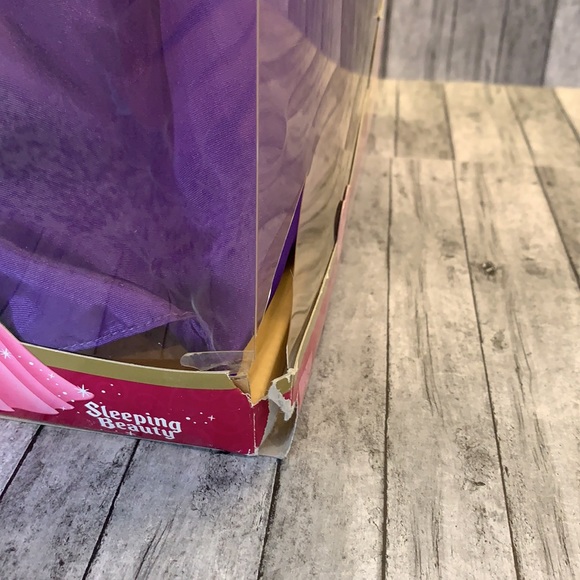 Aurora Porcelain Keepsake Doll Holiday Jewels Ed. - Picture 9 of 9